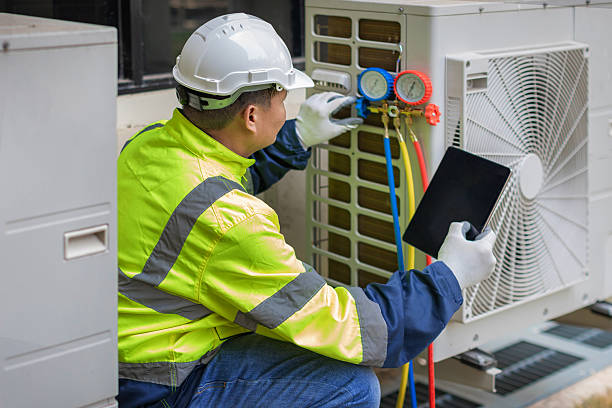 Professional Hvac technician working in Pardeeville, WI